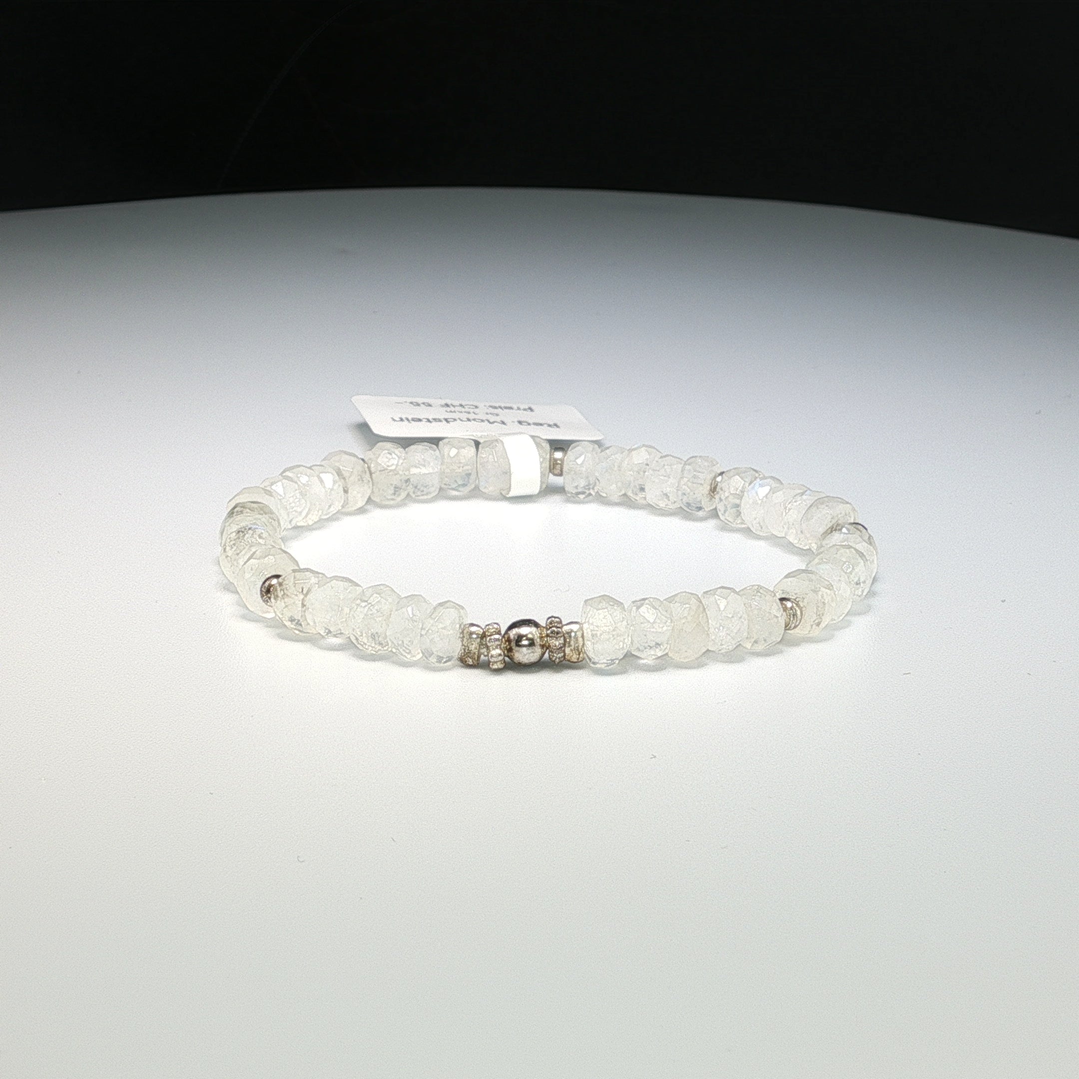 Armband aus facettiertem Regenbogen-Mondstein