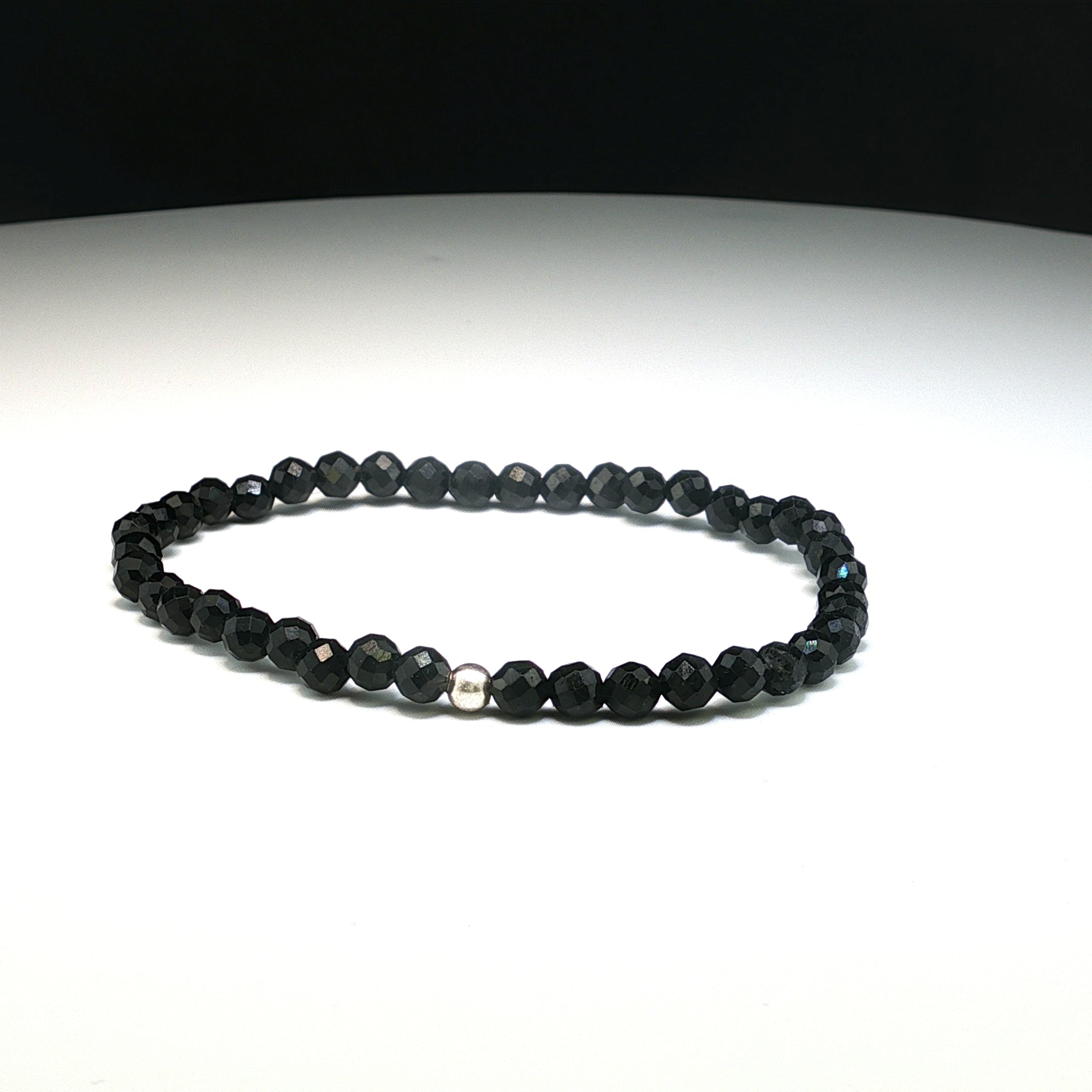 Armband aus facettiertem schwarzen Turmalin