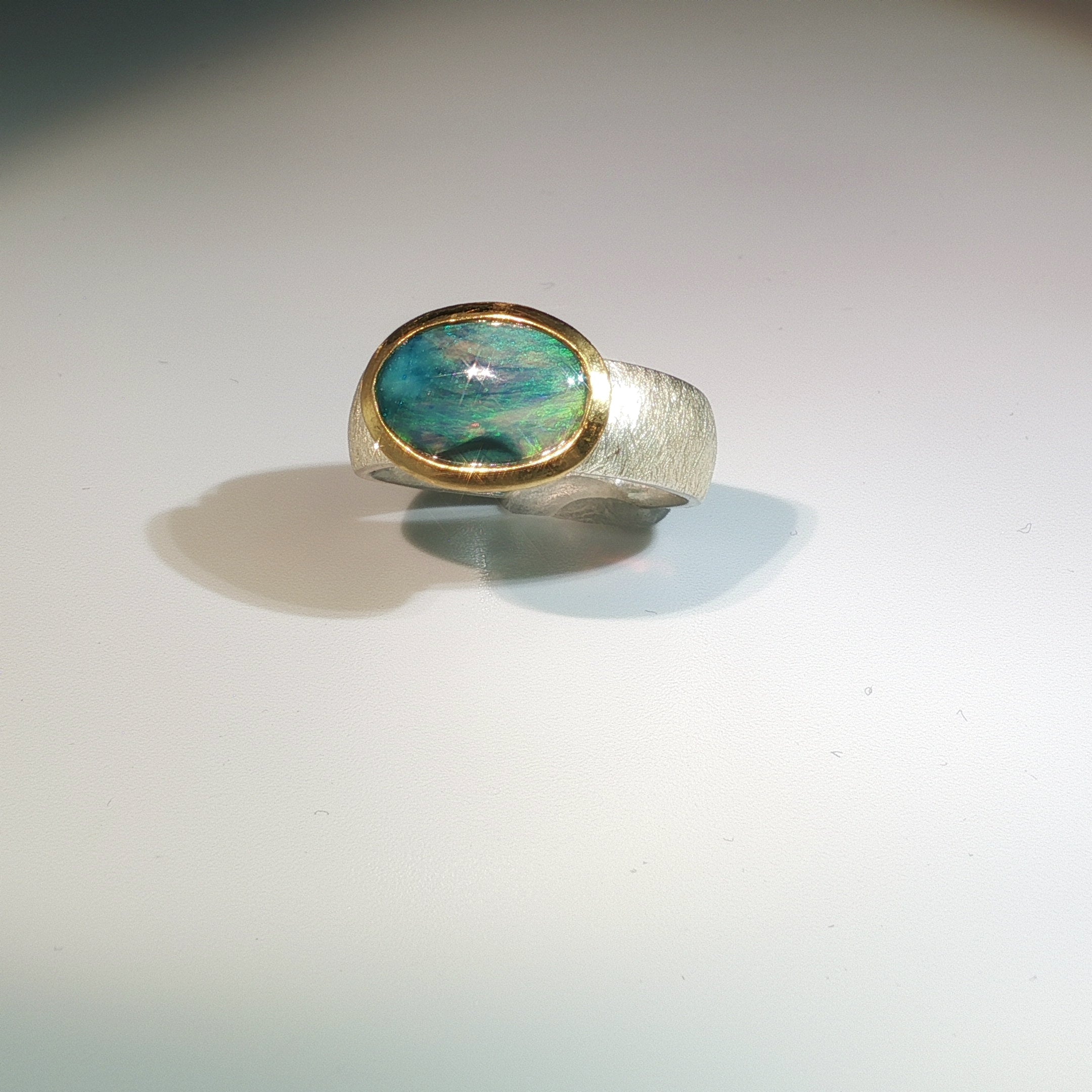 Eleganter Schwarzopal Ring
