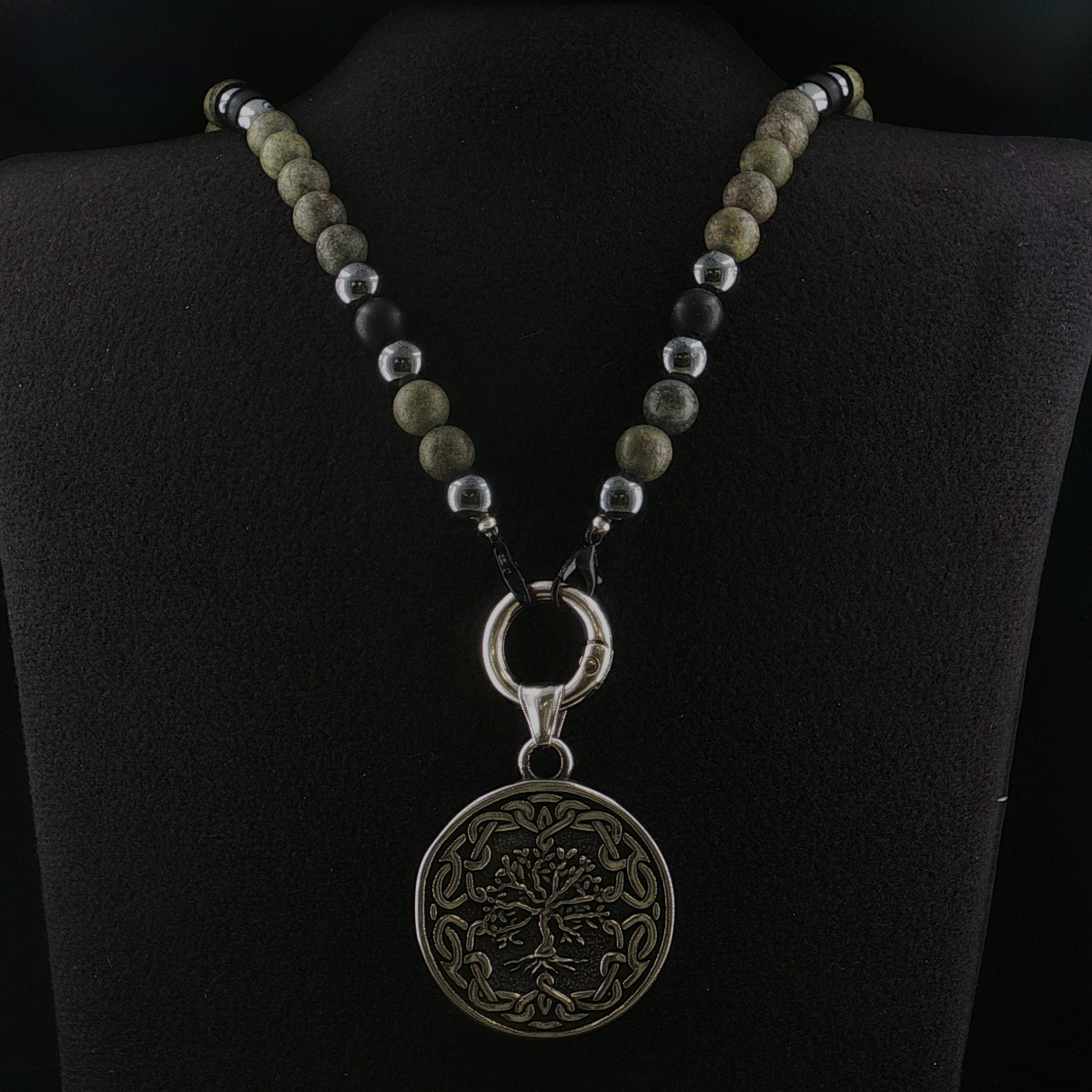 Elegante Herrenkette aus Serpentin mit Onyx- und Hämatit-Kugeln