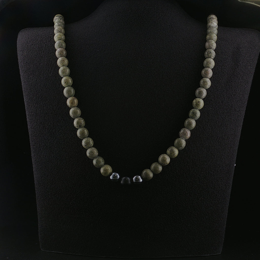 Elegante Herrenkette aus Serpentin mit Onyx- und Hämatit-Kugeln