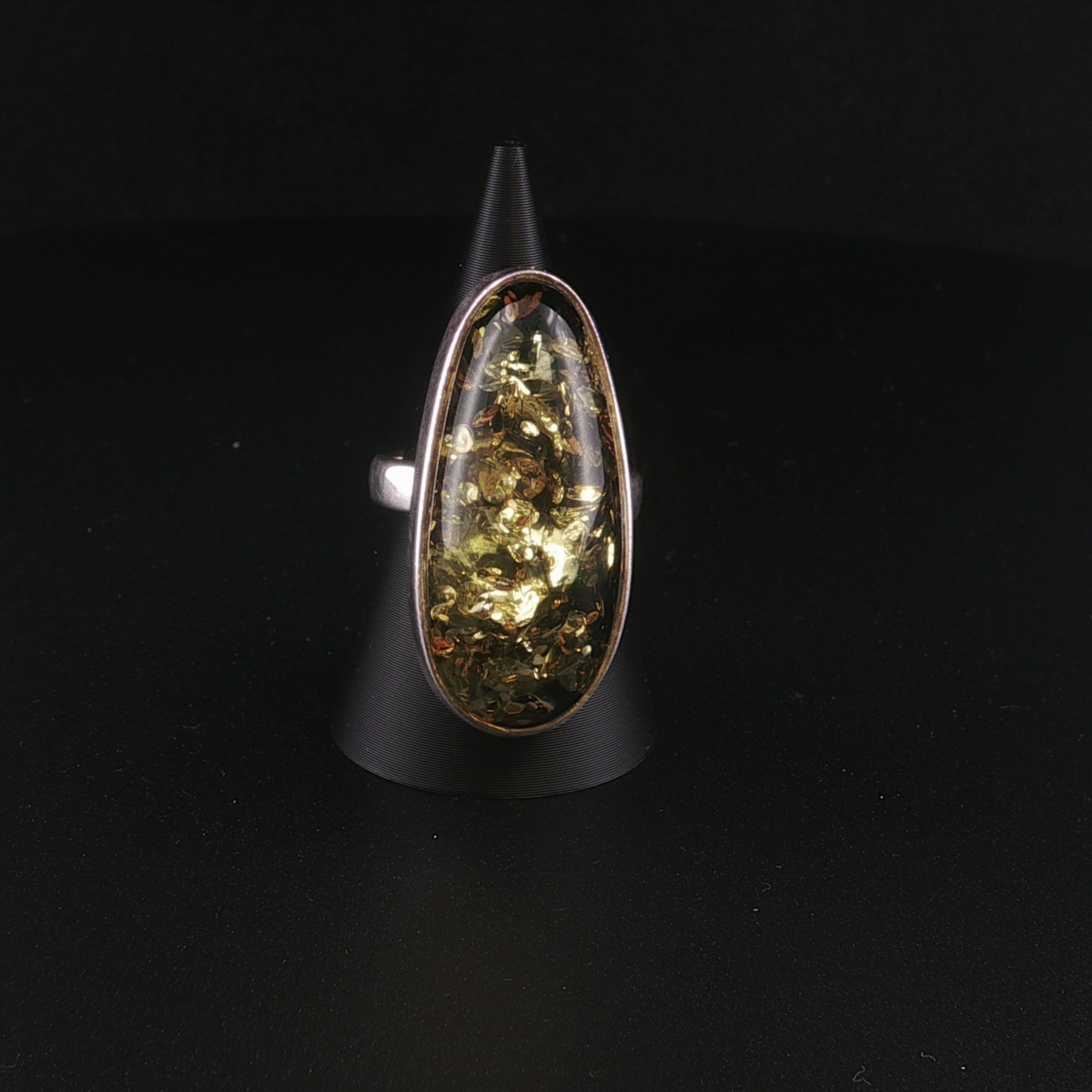 Grüner Bernstein Ring