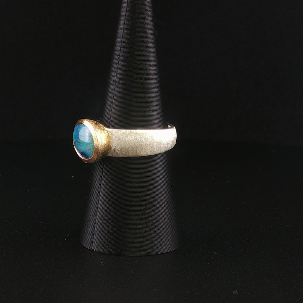 Eleganter Schwarzopal Ring
