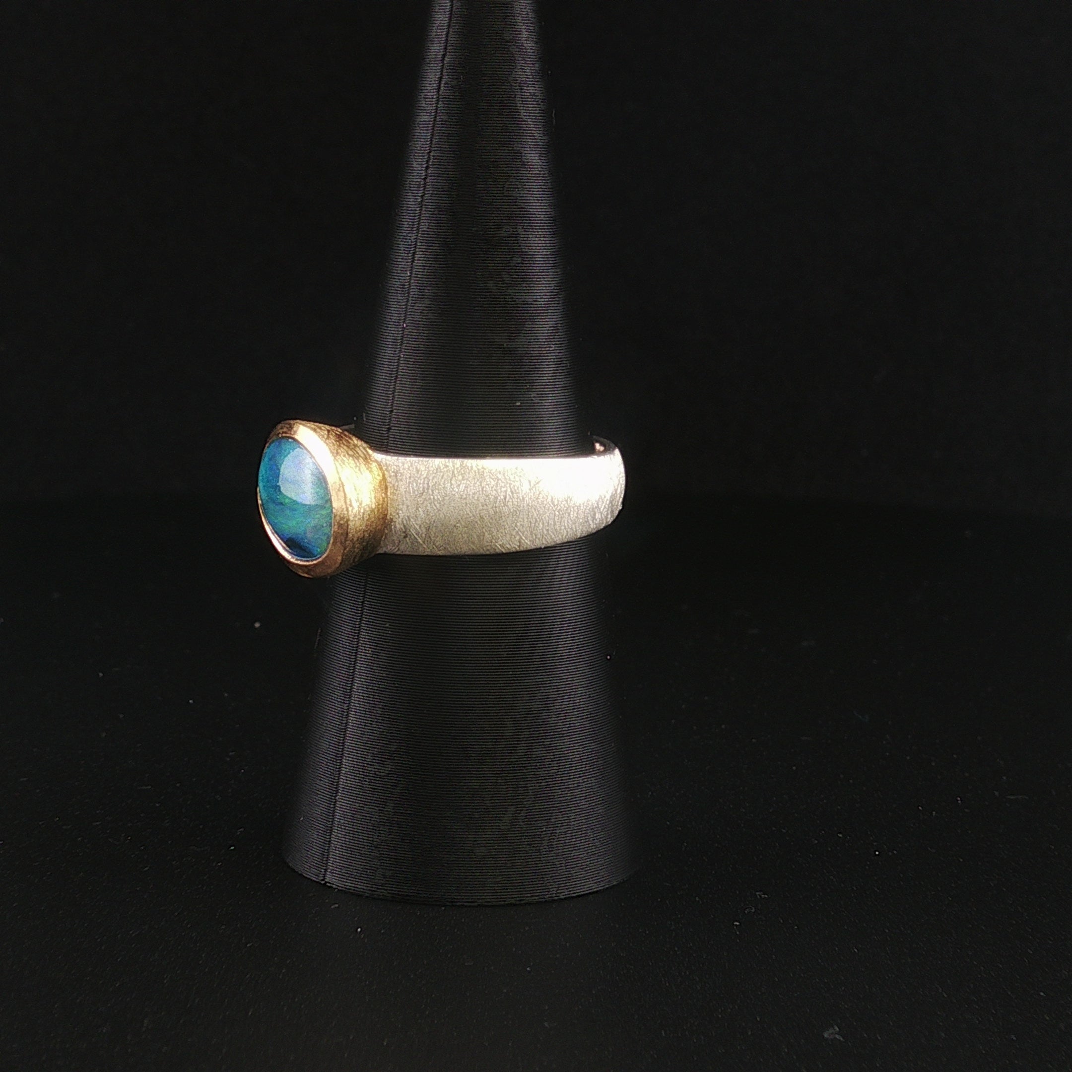 Eleganter Schwarzopal Ring