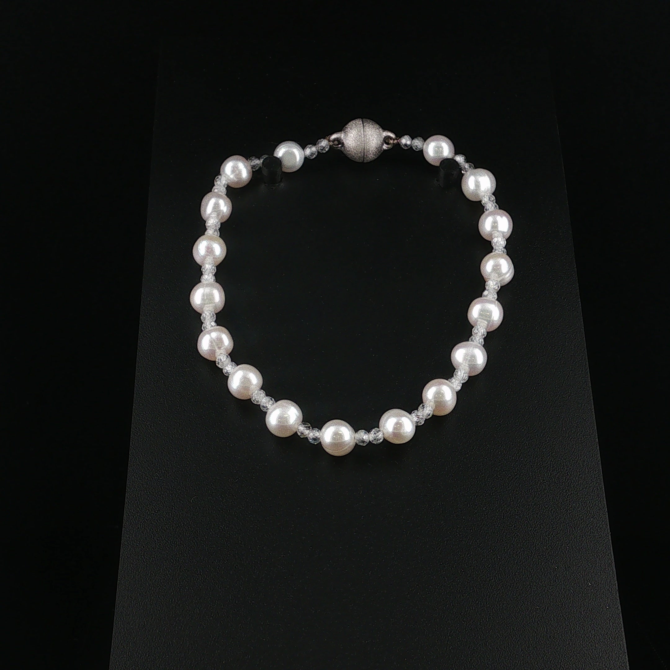 Armband aus hochwertigen Süsswasserperlen