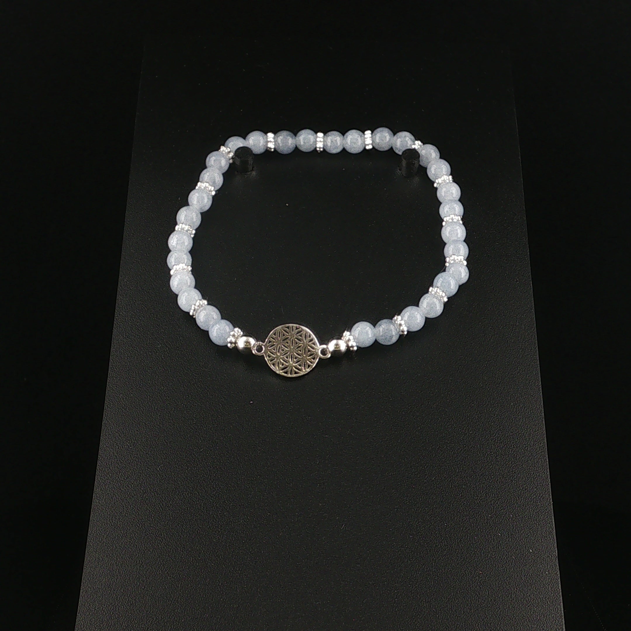 Edelstein-Armband mit hellblauem Aquamarin und Blume des Lebens