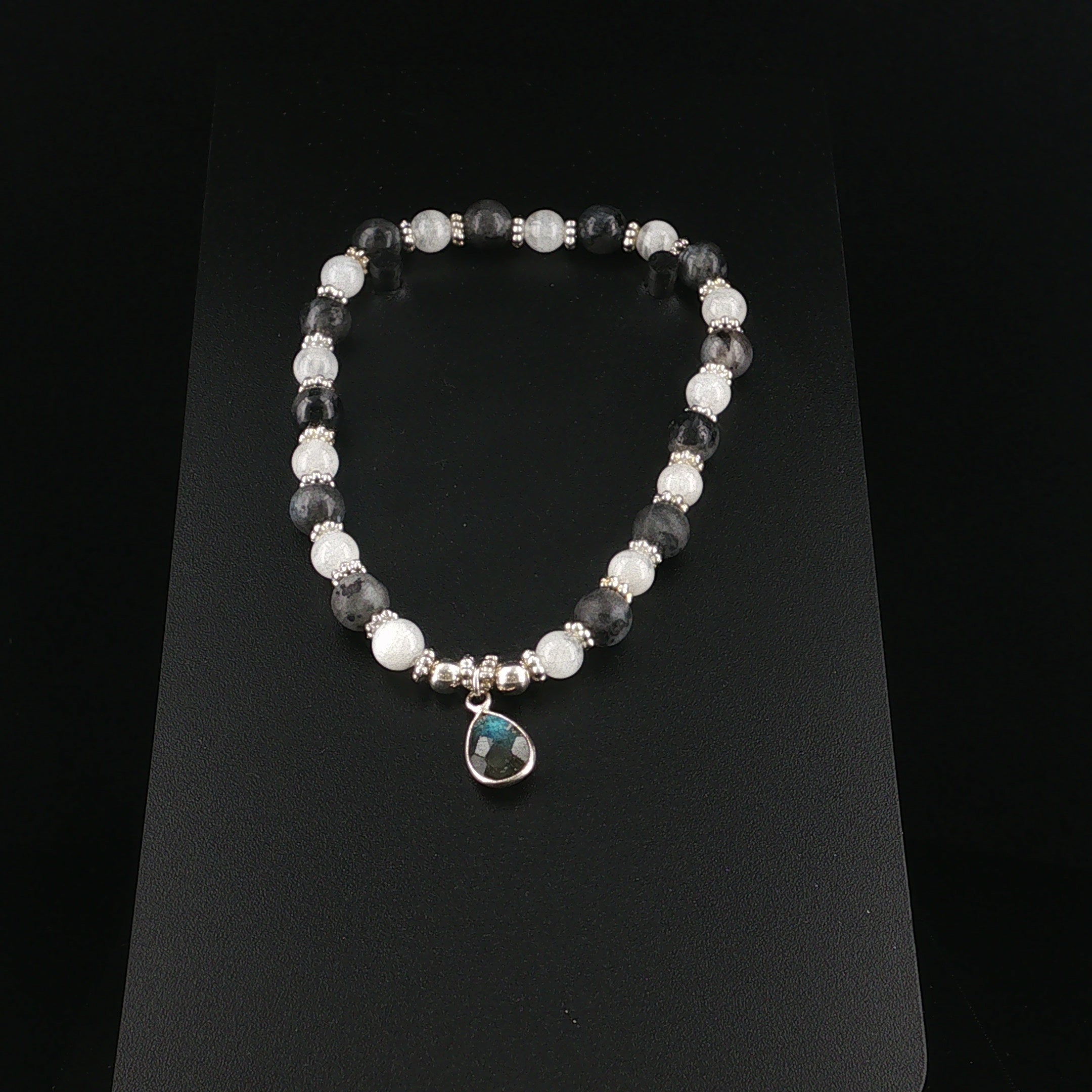 Edelstein-Armband aus Mondstein und Labradorit mit Tropfenanhänger