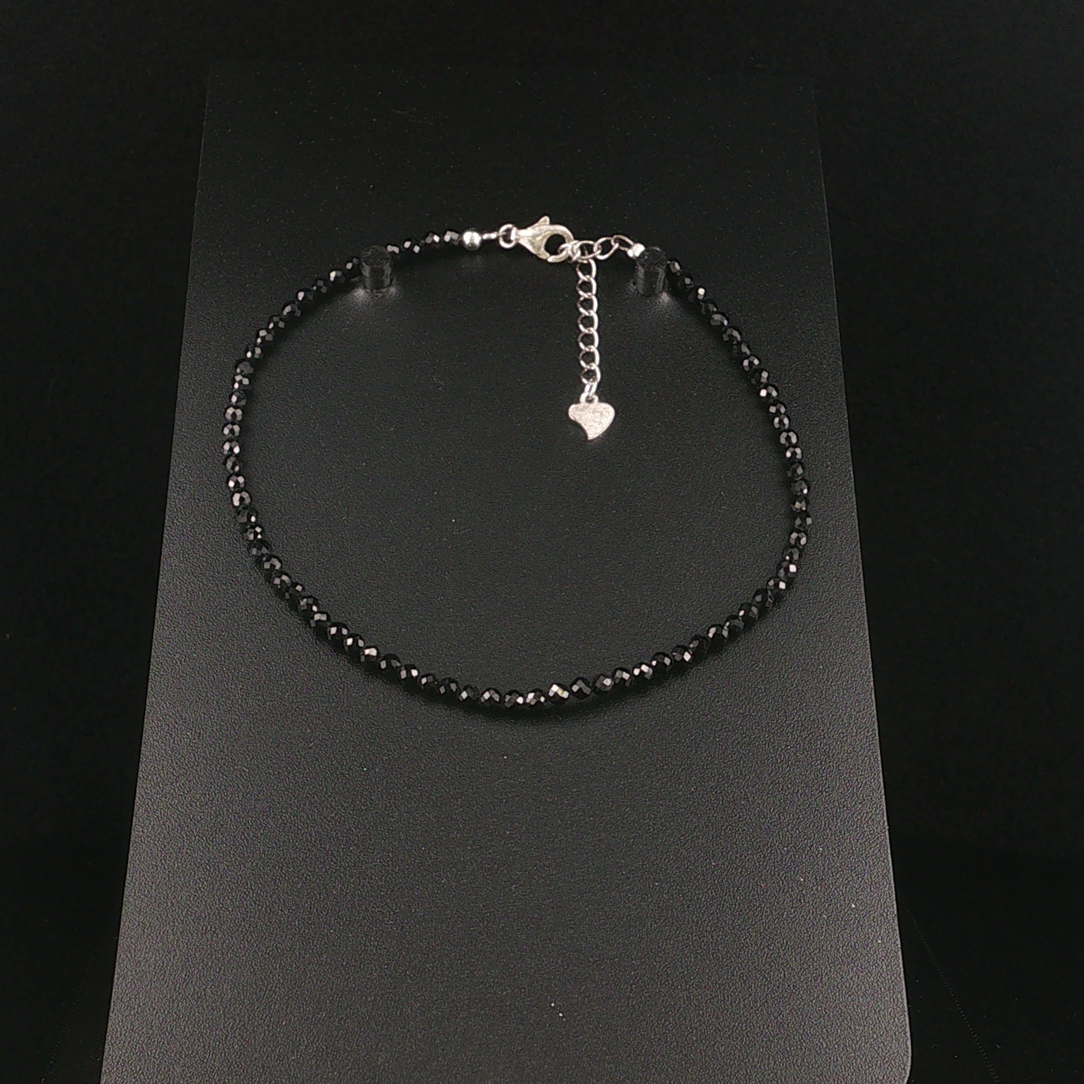 Edelstein-Armband mit facettierten schwarzen Turmalin-Perlen und Silberverschluss