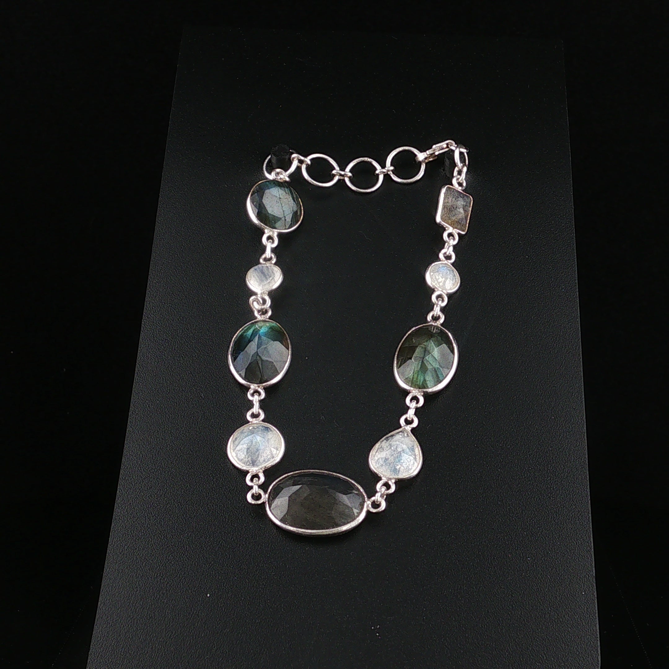 Exklusives Silberarmband mit Labradorit und Mondstein