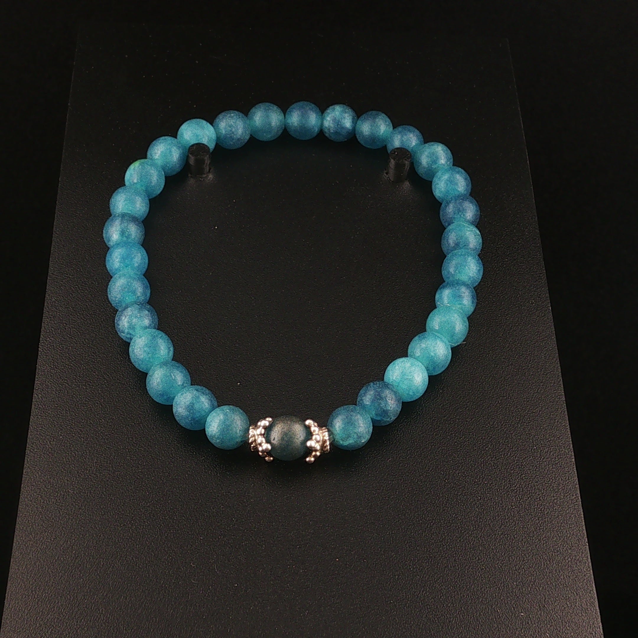 Apatit Edelstein-Armband mit silbernen Akzenten