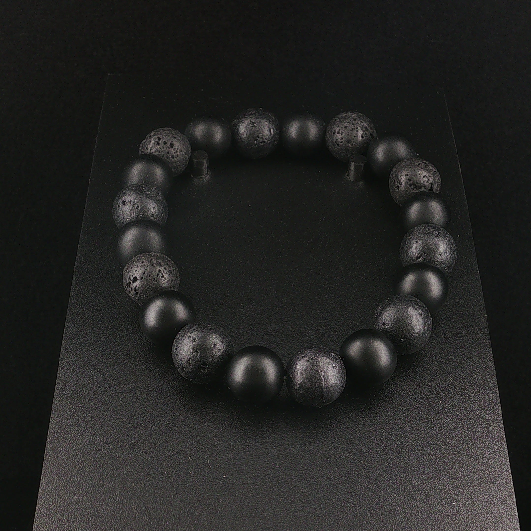 Onyx und Lavastein Perlenarmband in Matt-Schwarz