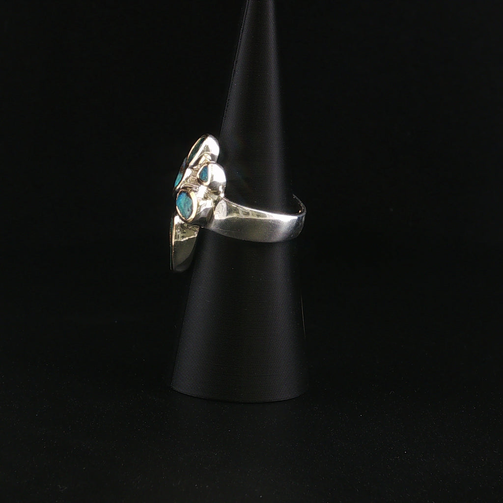 Exklusiver Ring mit Boulder-Opalen
