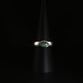 Moderner Solitärring aus Silber mit Jade