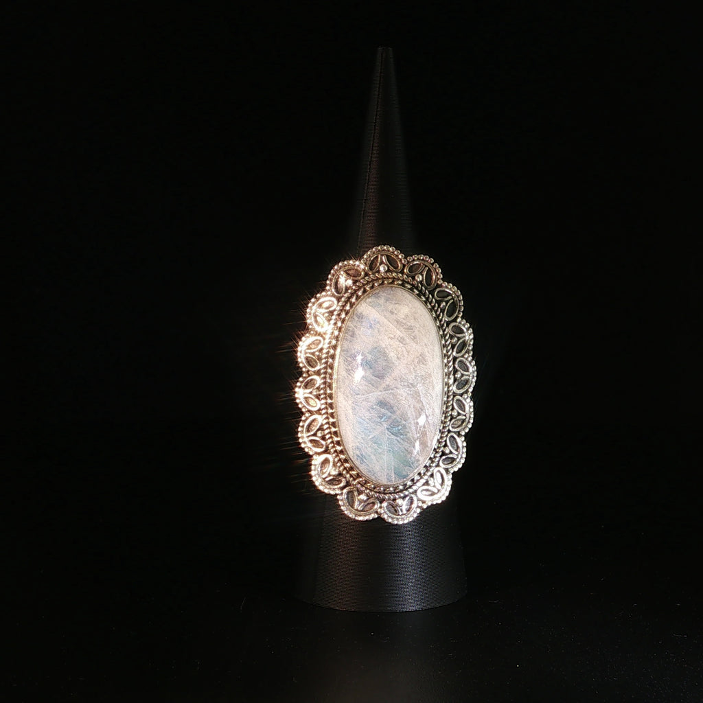 Vintage-Stil Cocktailring mit Regenbogen Mondstein in Silber