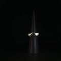 Solitärring mit tiefblauen Saphir