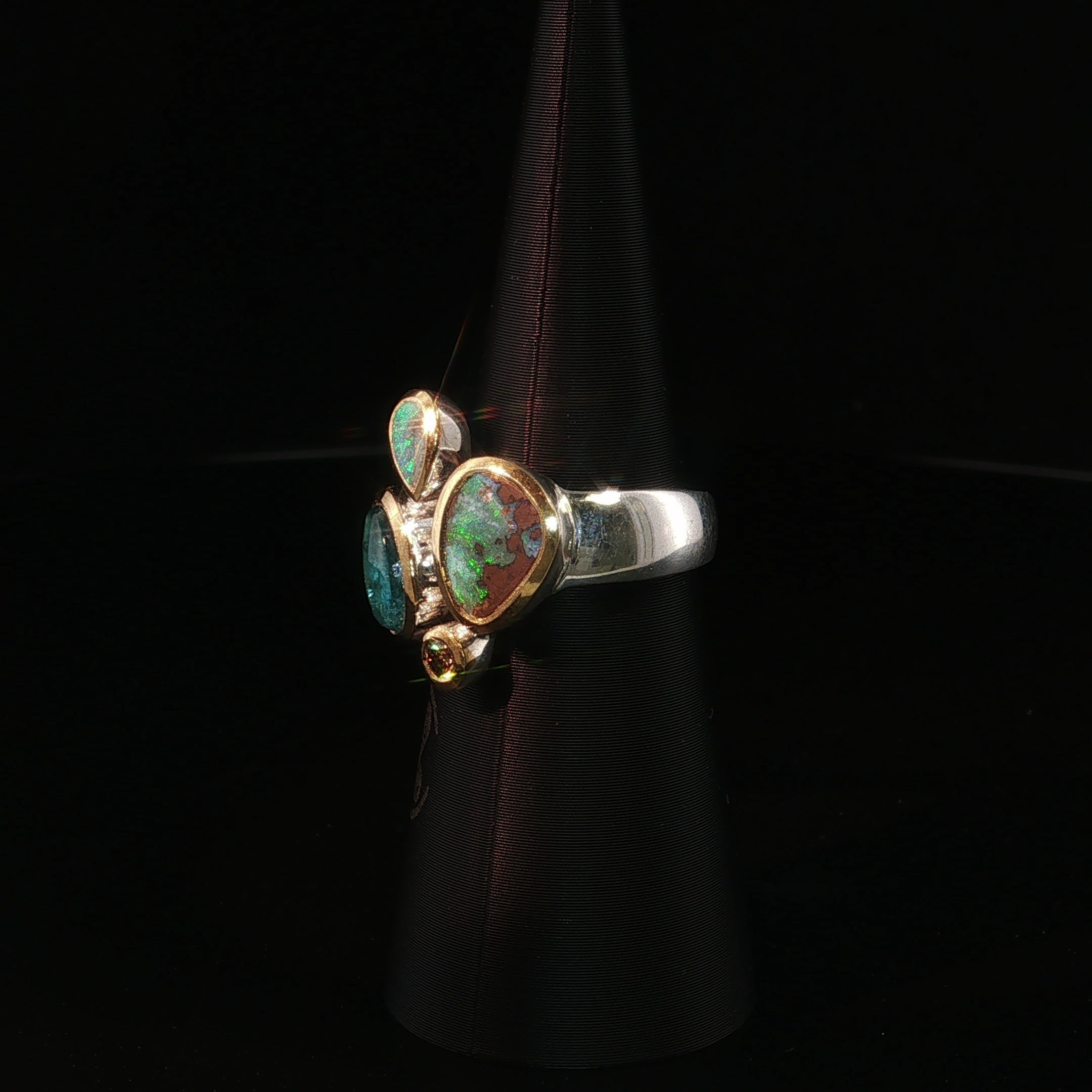 Boulder-Opal-Cocktailring mit Turmalin und Diamant