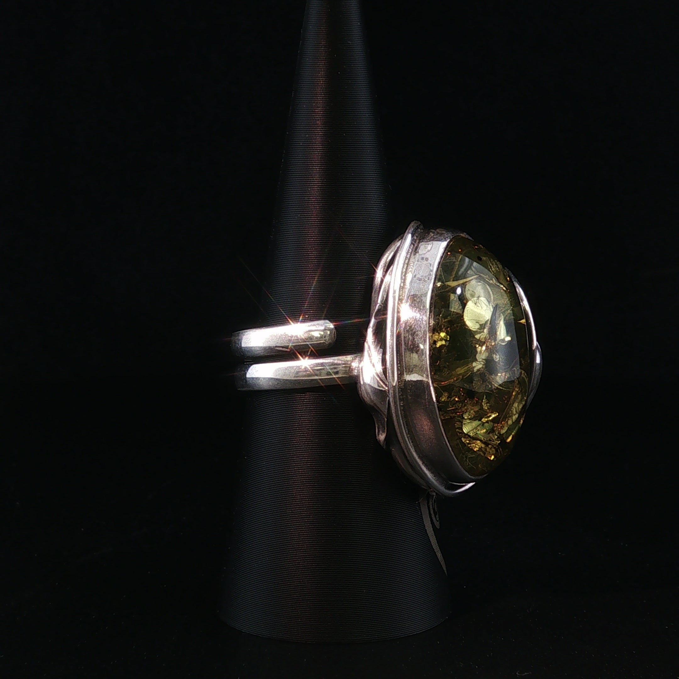 grüner Bernstein Ring