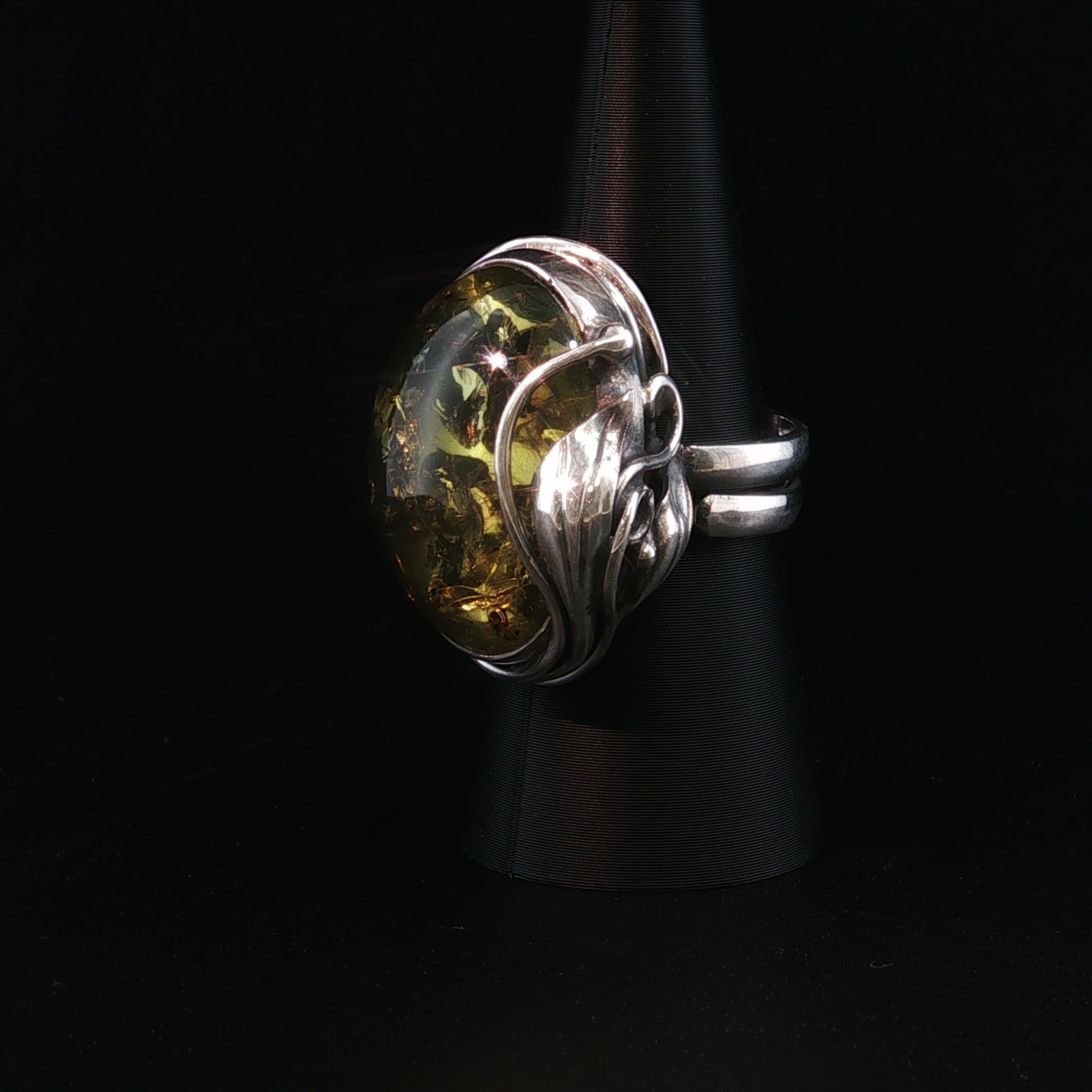 grüner Bernstein Ring