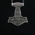Thors Hammer Anhänger mit nordischen Motiven