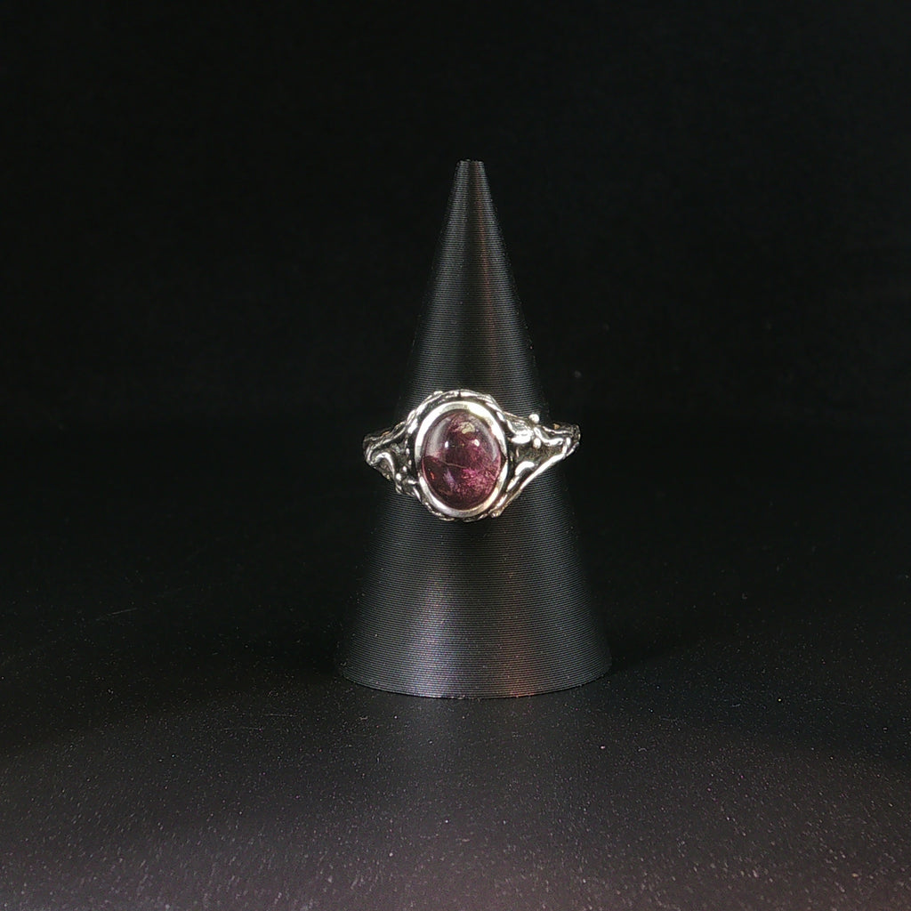Silber-Solitärring mit pinkem Turmalin-Cabochon