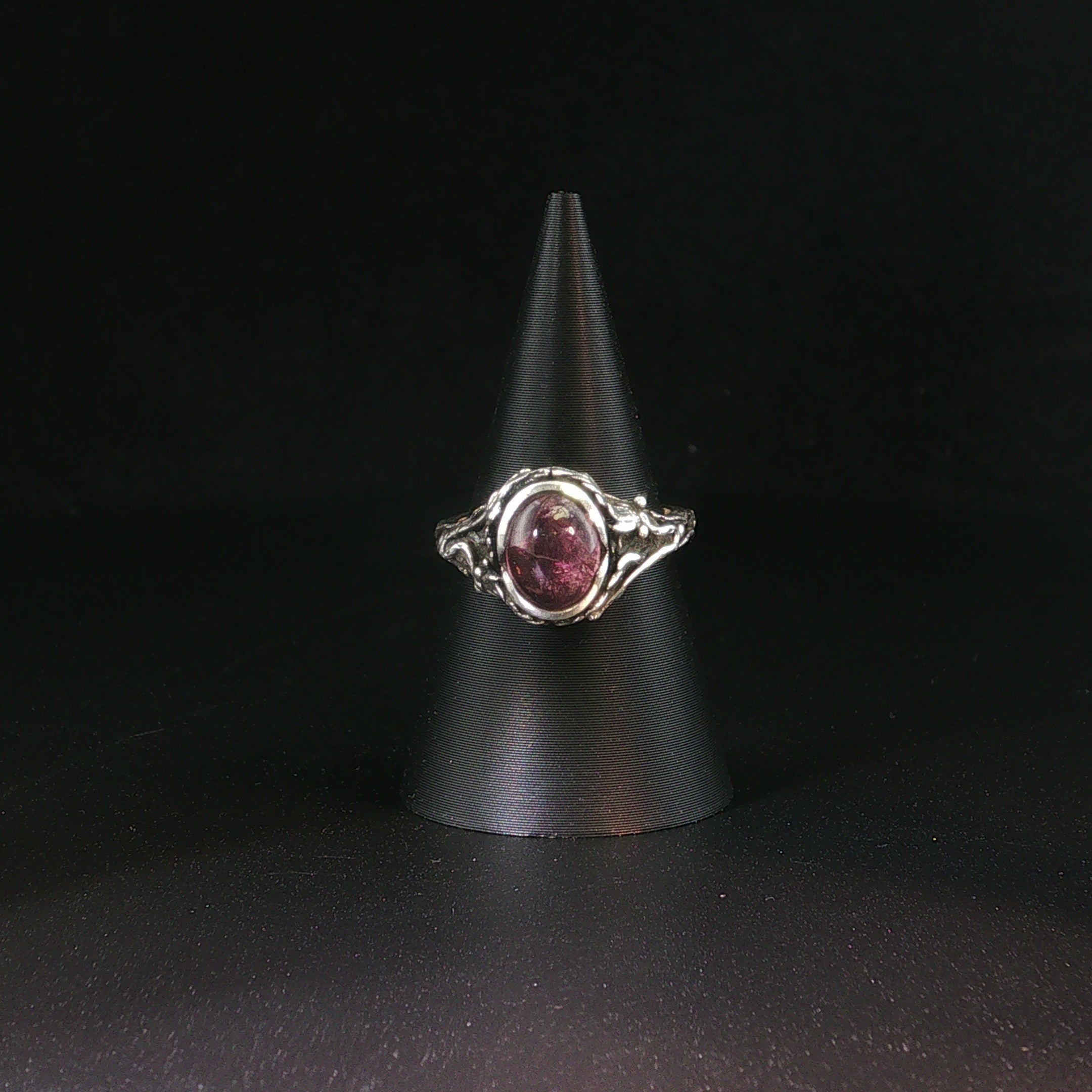 Silber-Solitärring mit pinkem Turmalin-Cabochon