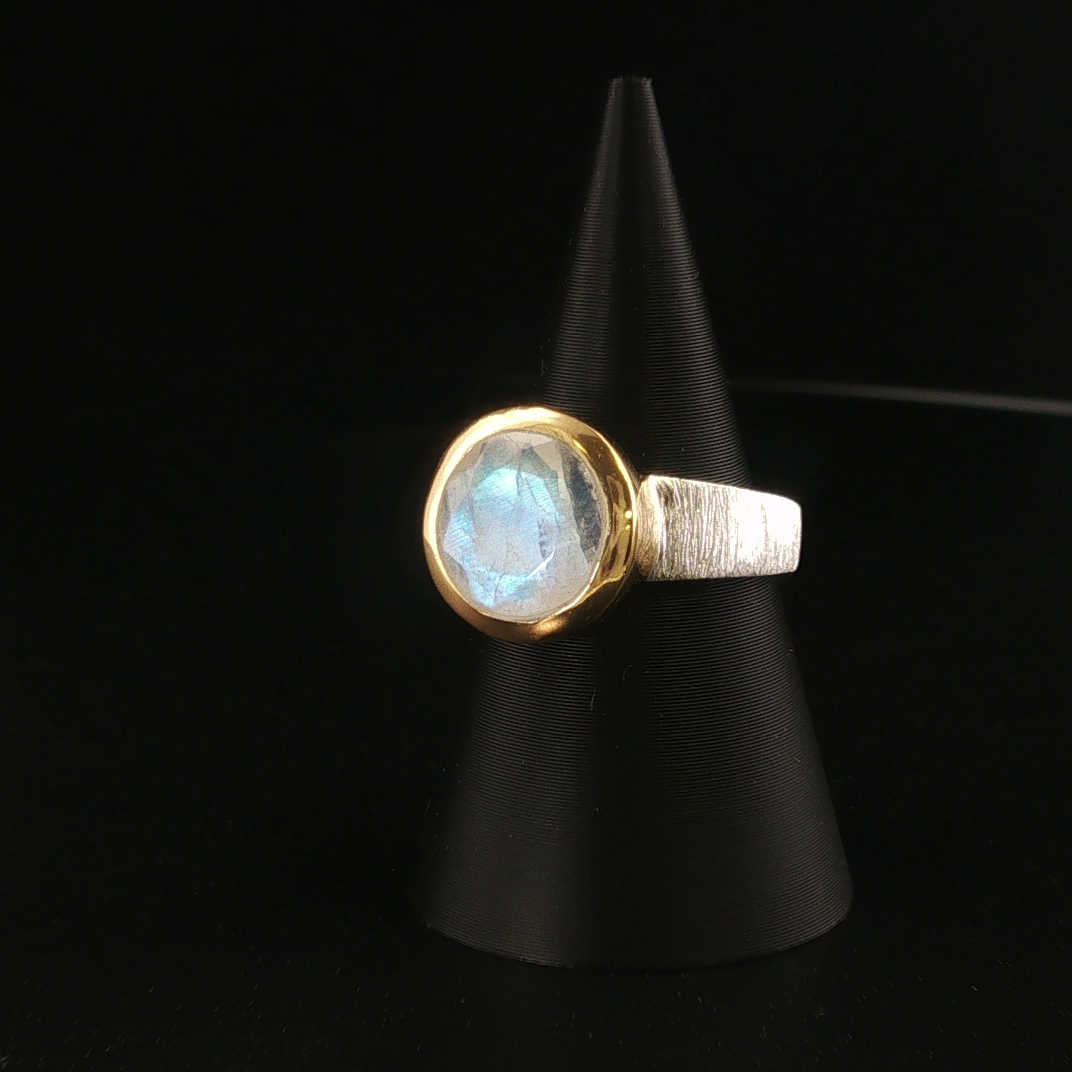 Mondstein Ring
