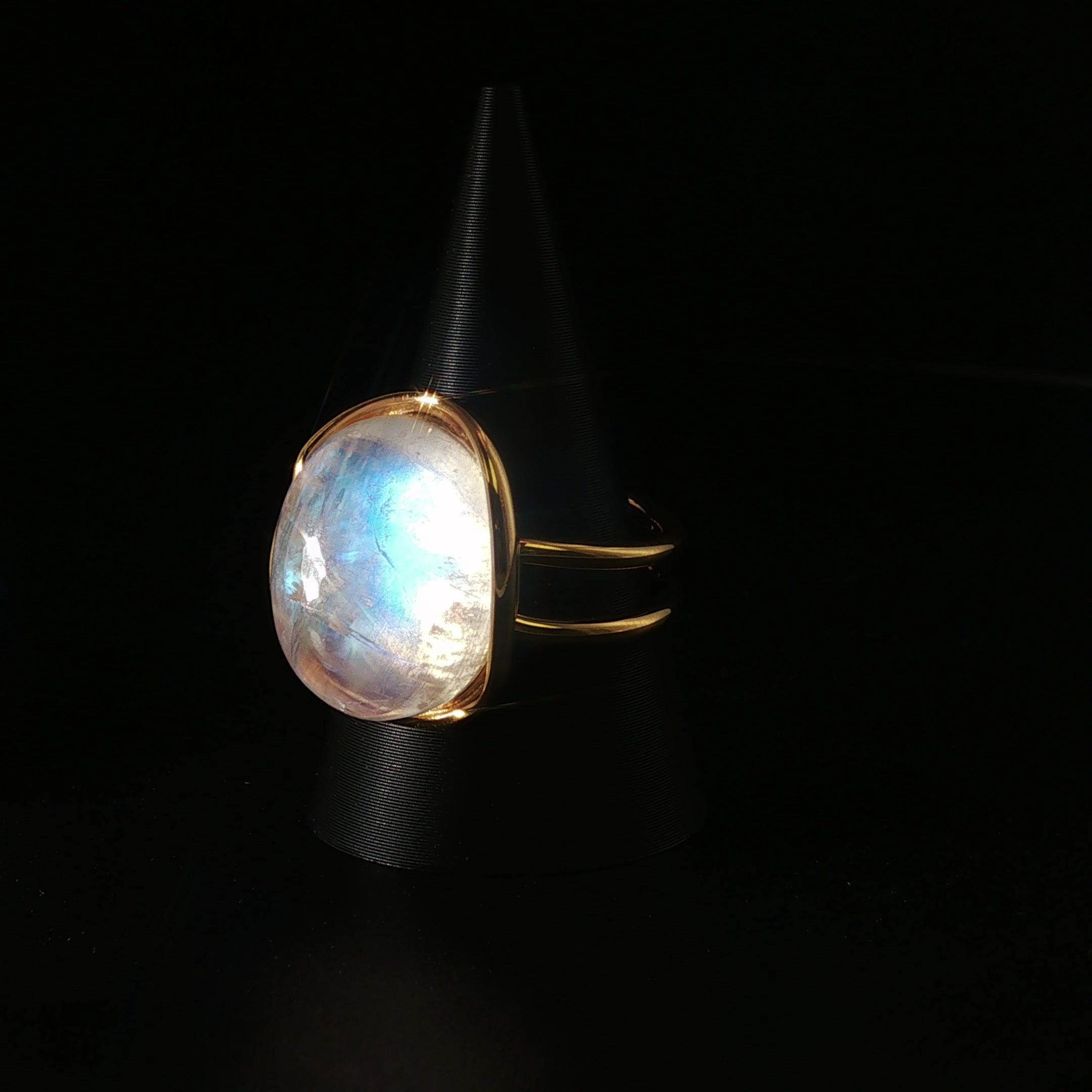 Mondstein Ring