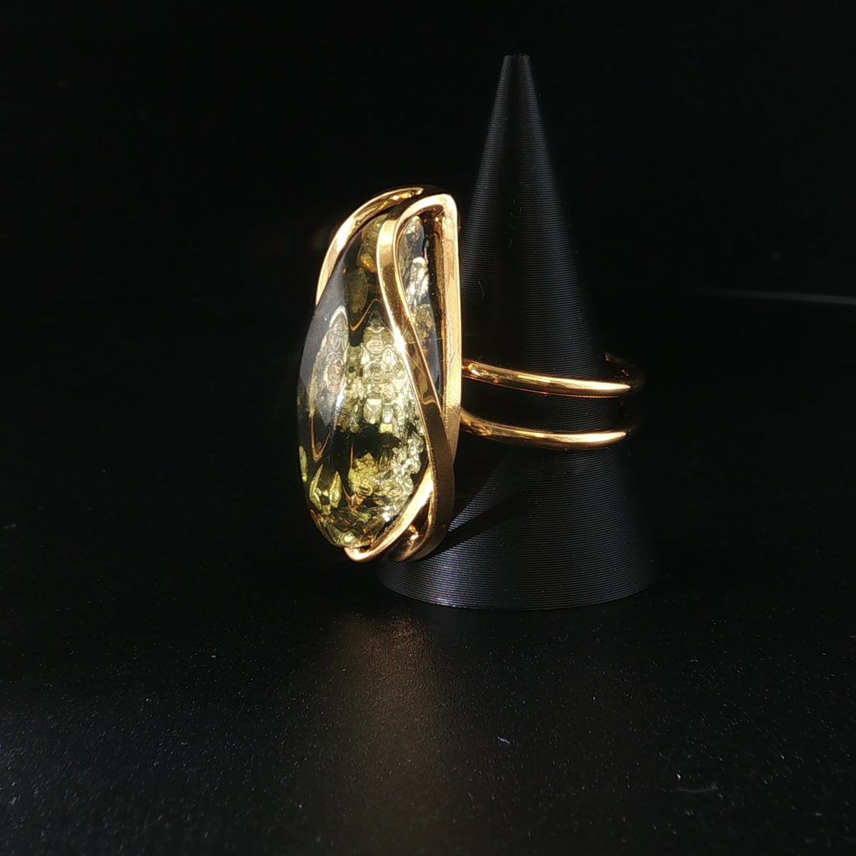 grüner Bernstein Ring
