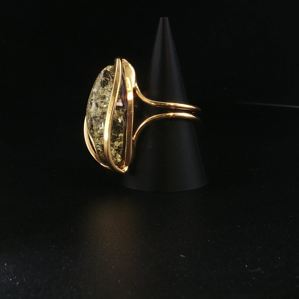 grüner Bernstein Ring