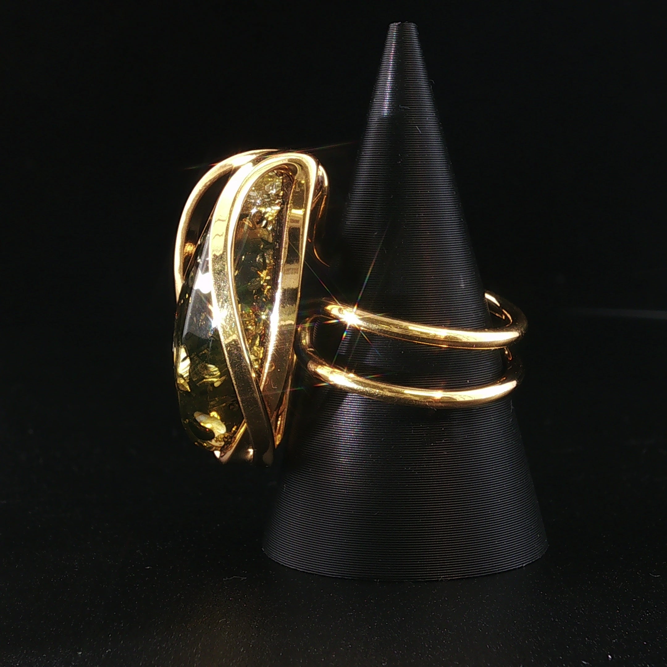 grüner Bernstein Ring