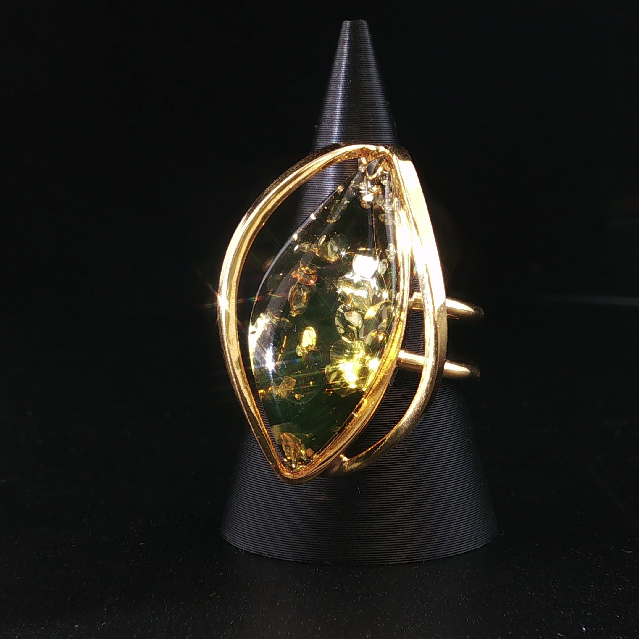 grüner Bernstein Ring