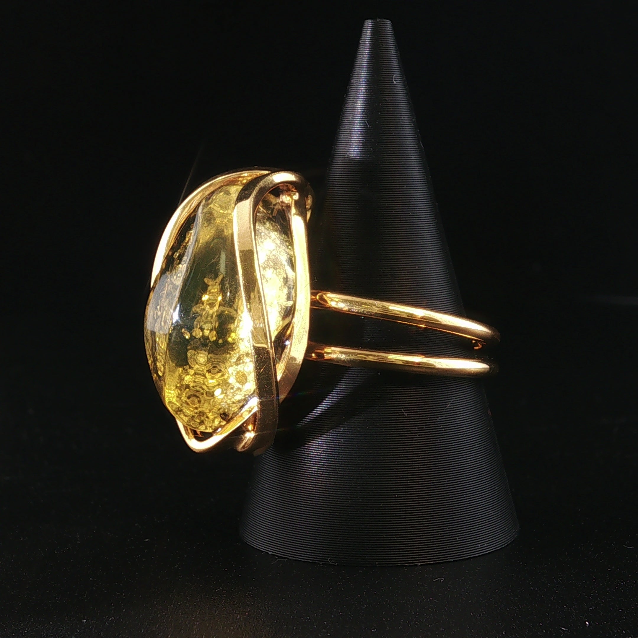 grüner Bernstein Ring